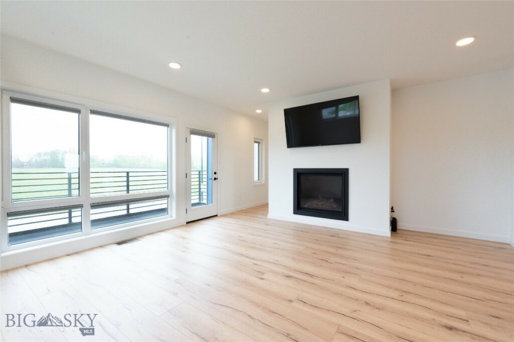 2715 W Graf
