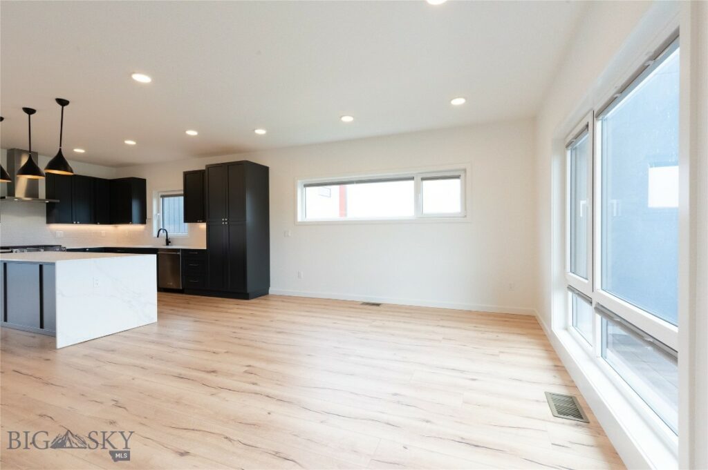 2715 W Graf