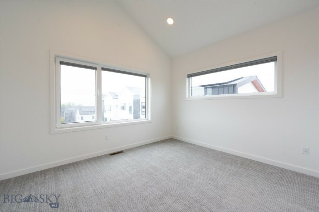 2715 W Graf