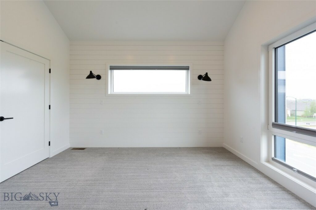 2715 W Graf