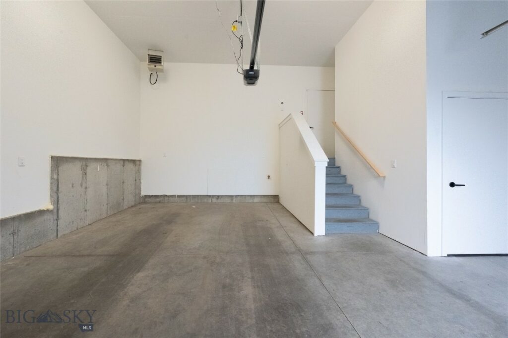 2715 W Graf