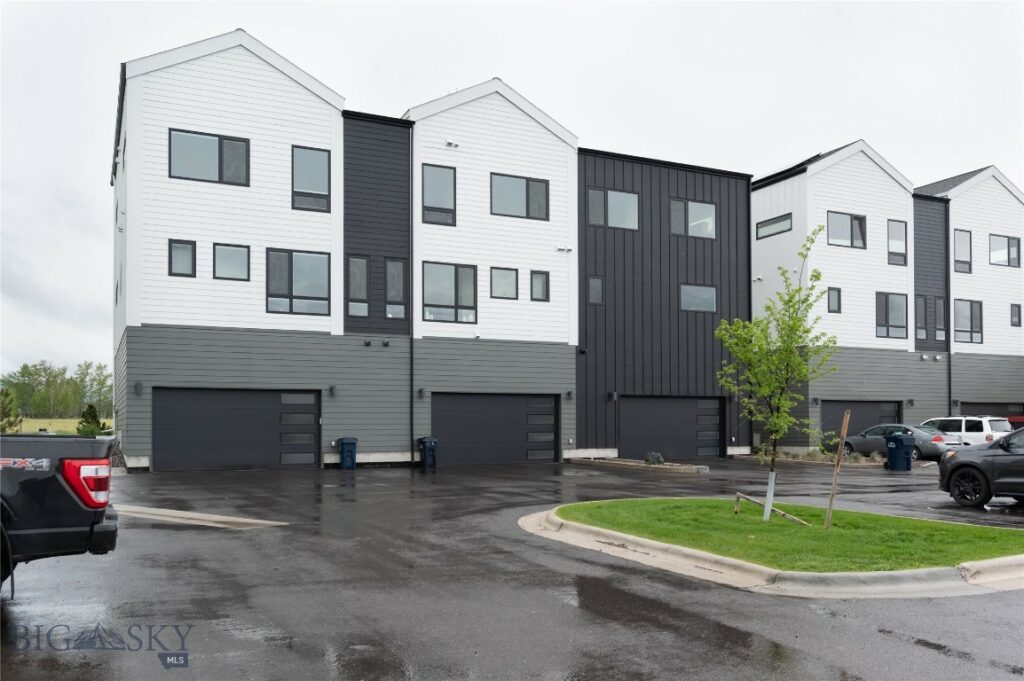 2715 W Graf