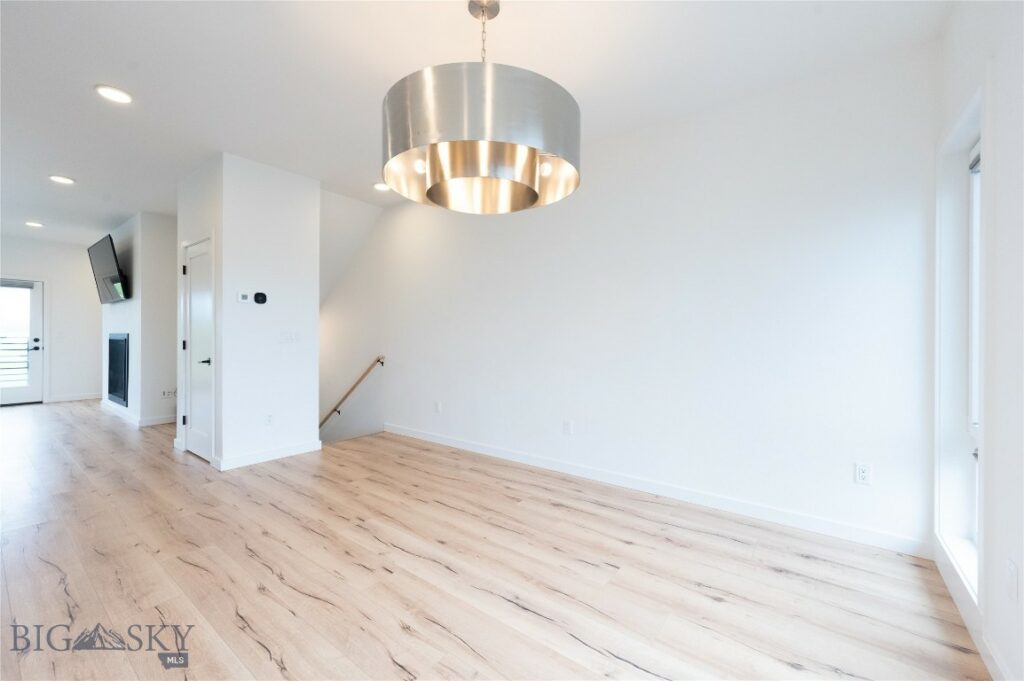 2715 W Graf