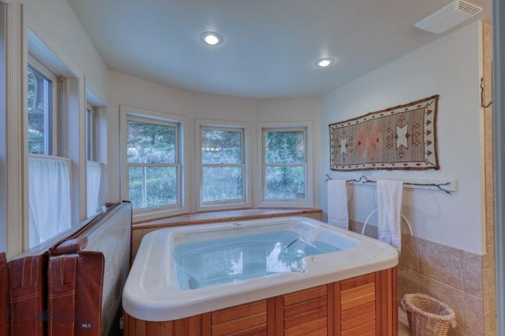 2780 Bobtail Horse Road