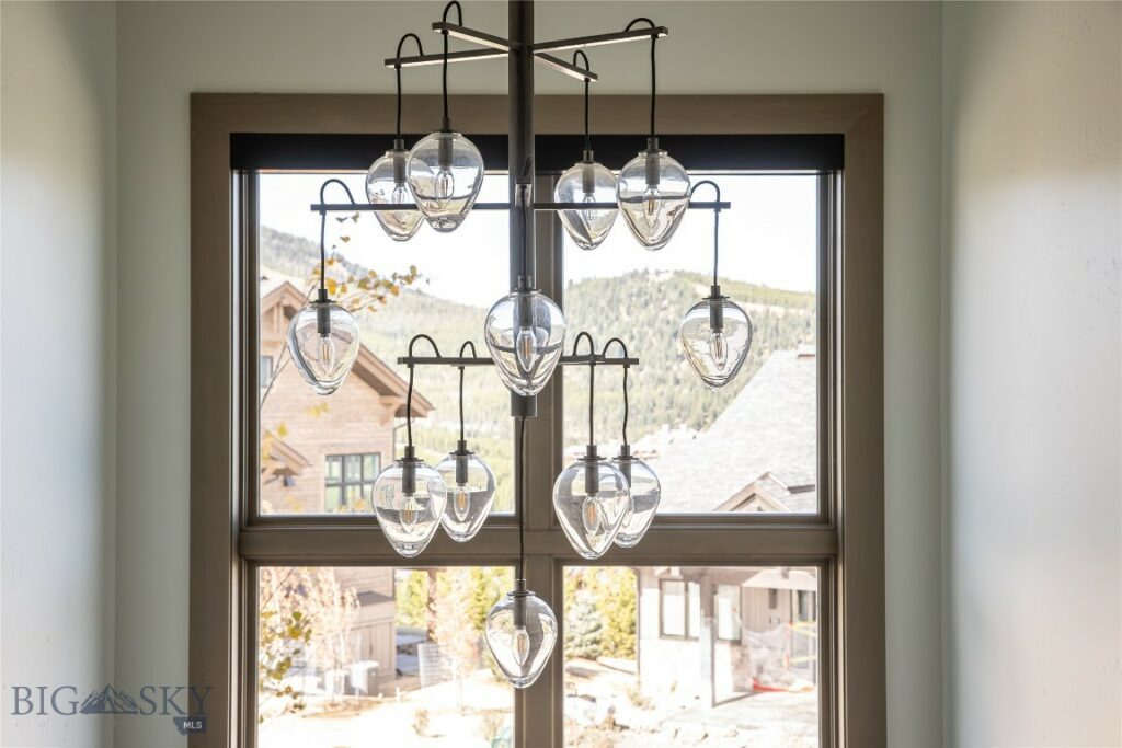 28 Pale Morning Spur