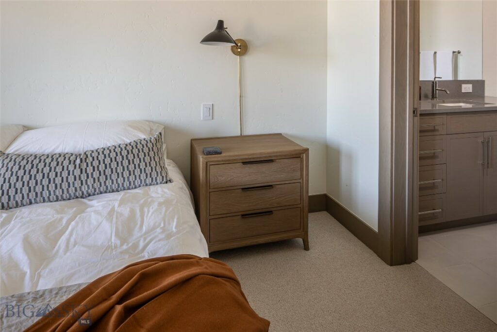 28 Pale Morning Spur