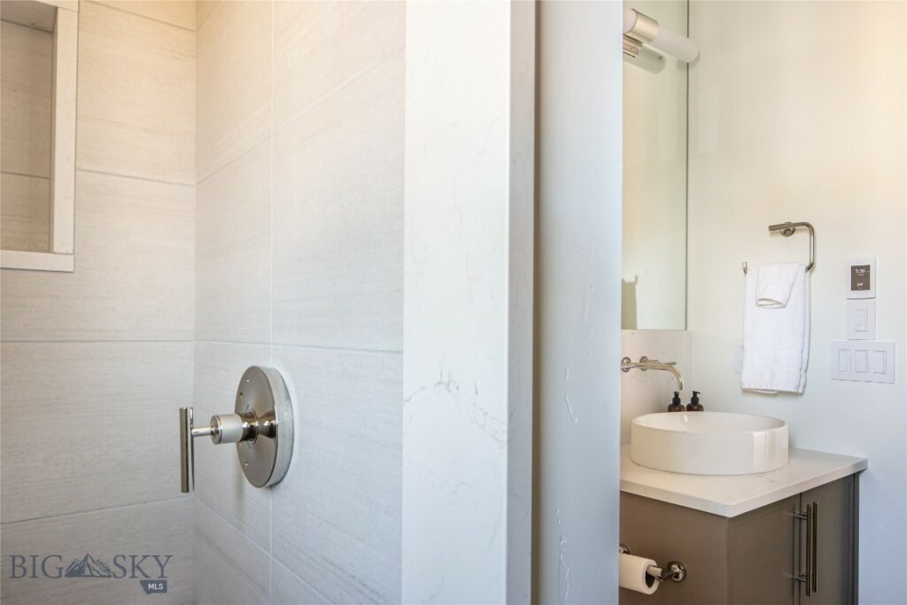 28 Pale Morning Spur