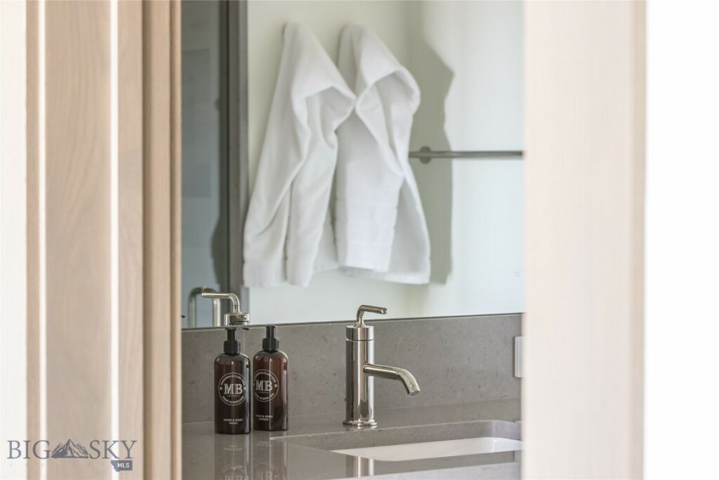 28 Pale Morning Spur