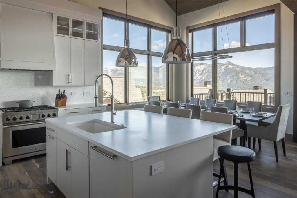 28 Pale Morning Spur