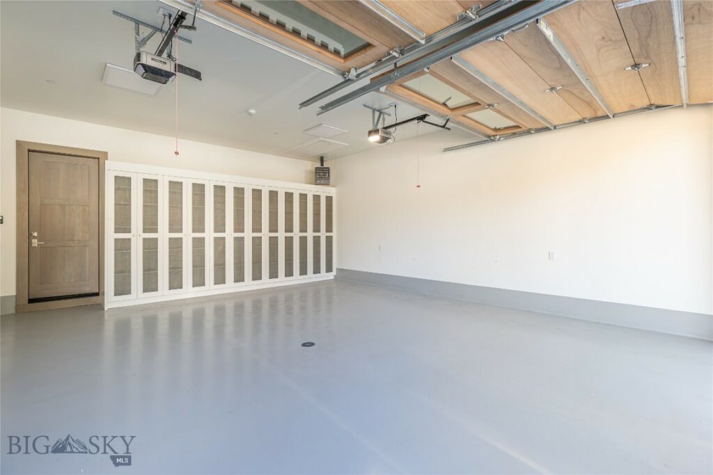 28 Pale Morning Spur