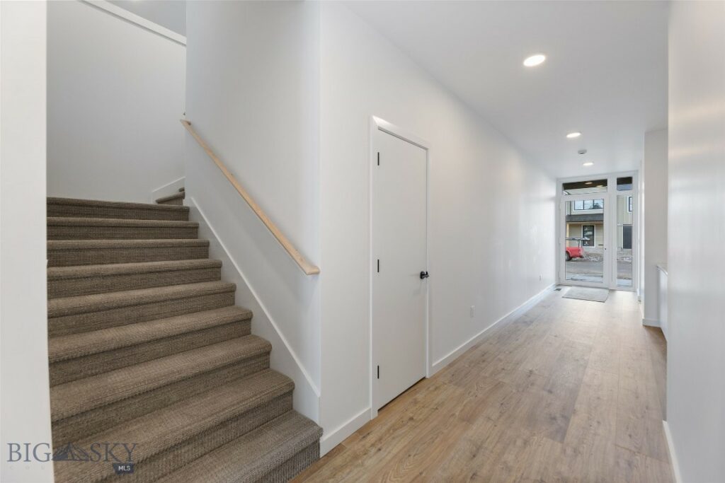 2806 S 30th Avenue