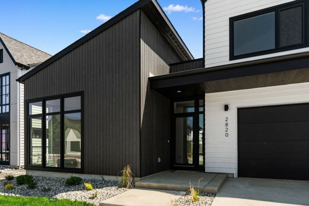 2820 S 30th Avenue