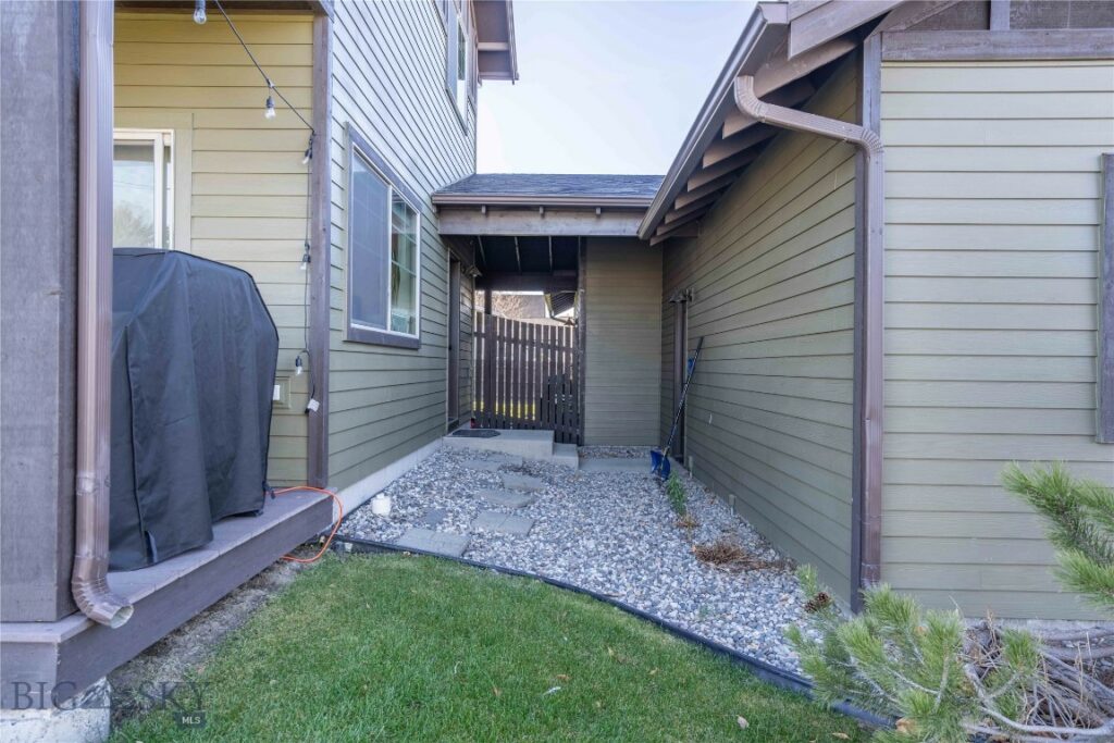 2839 Blackbird Drive