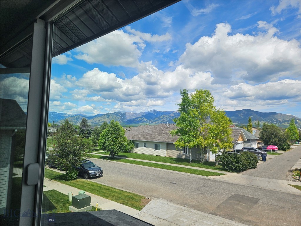 2853 Fen Way