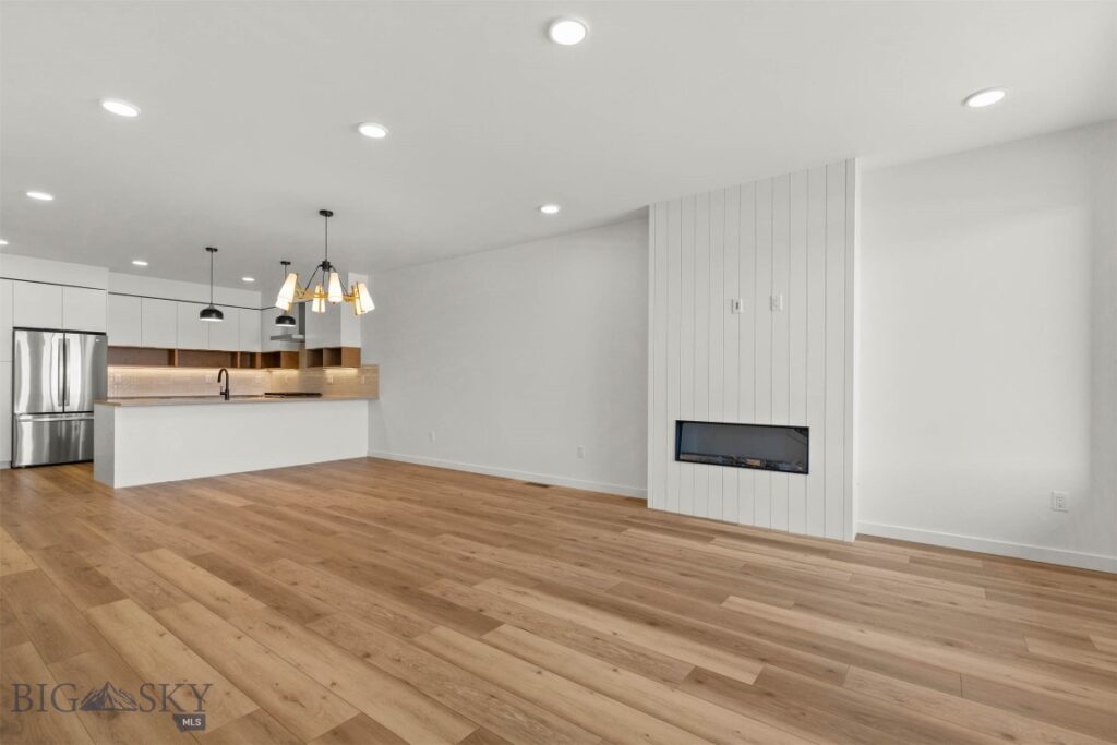 2895 S 27th Ave