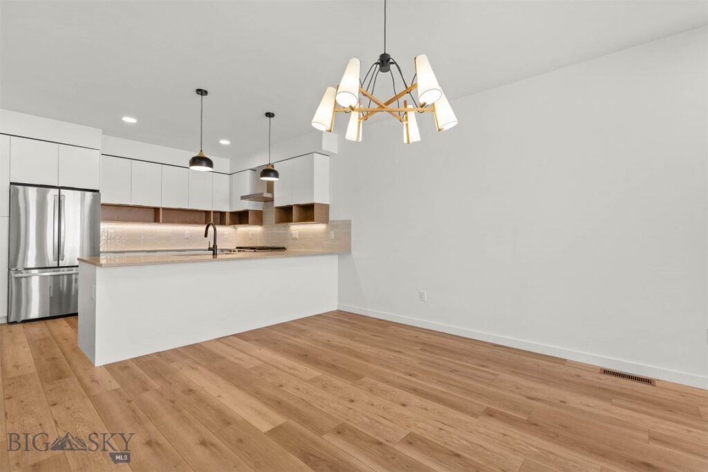 2895 S 27th Ave