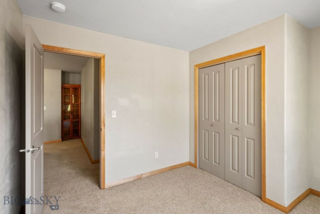 2944 Warbler Way