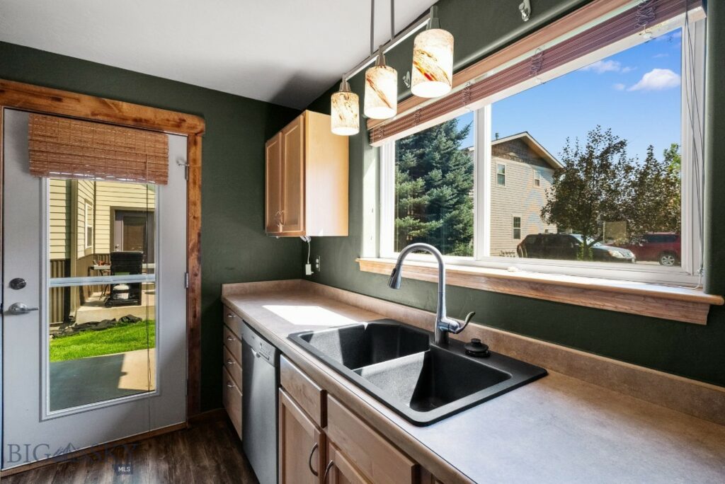 2944 Warbler Way