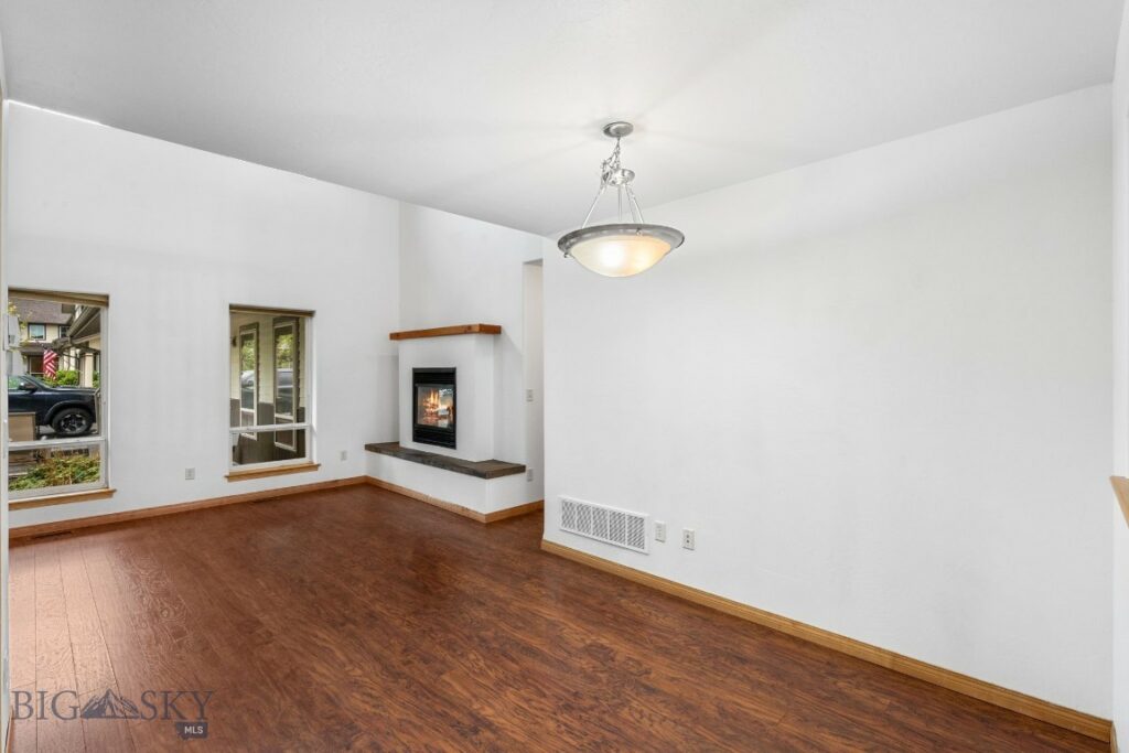 2948 Warbler Way