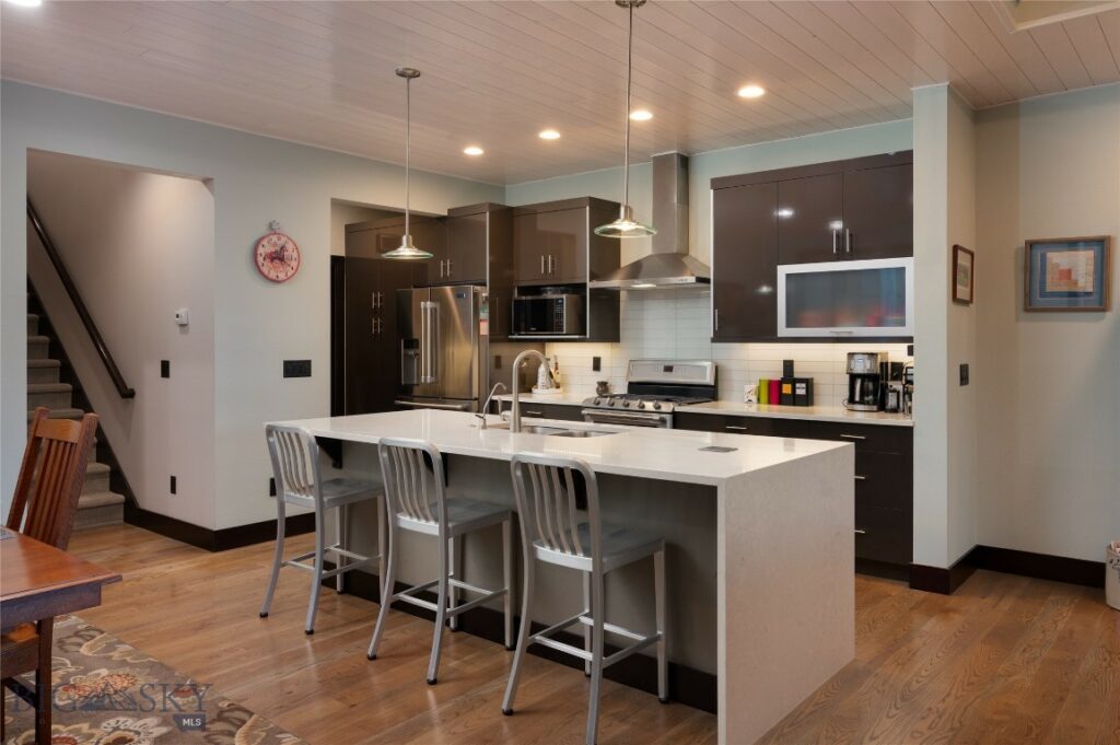 3165 Summer View Lane