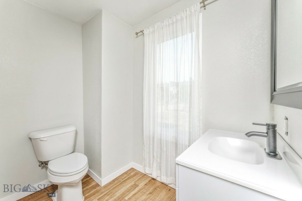 3205 W Babcock