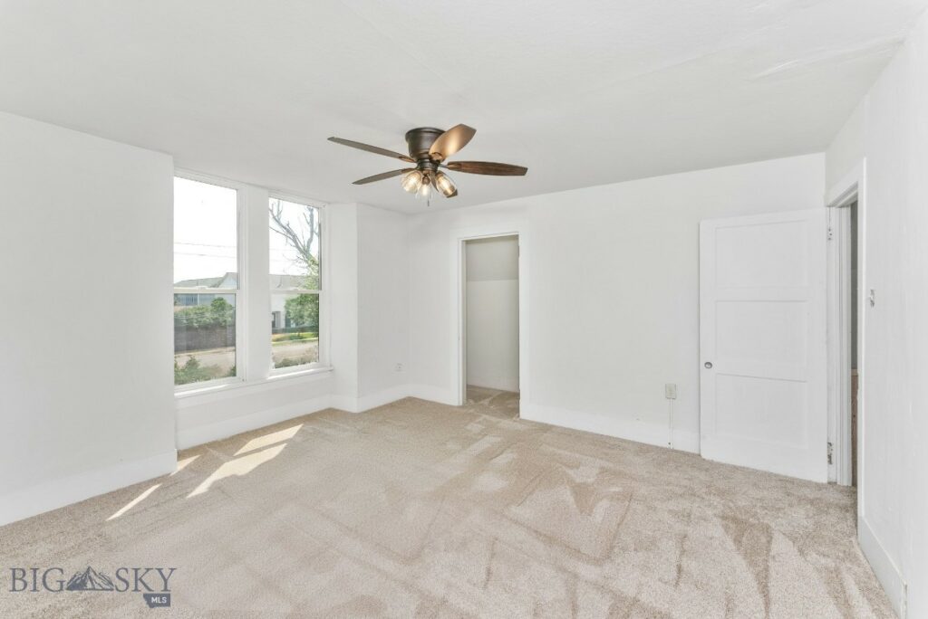 3205 W Babcock