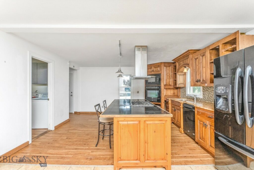 3205 W Babcock
