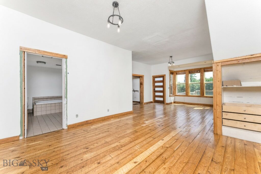 3205 W Babcock