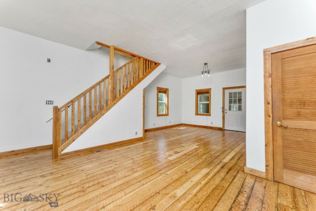 3205 W Babcock