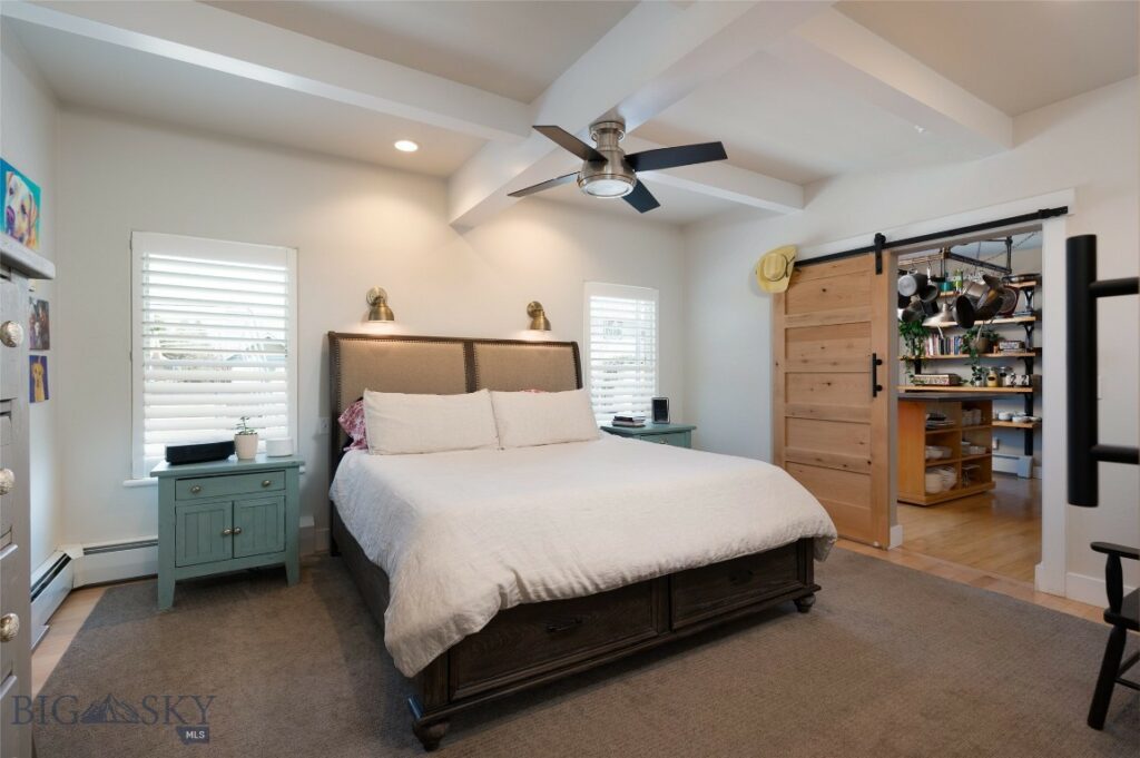 3214 Hillcrest Drive