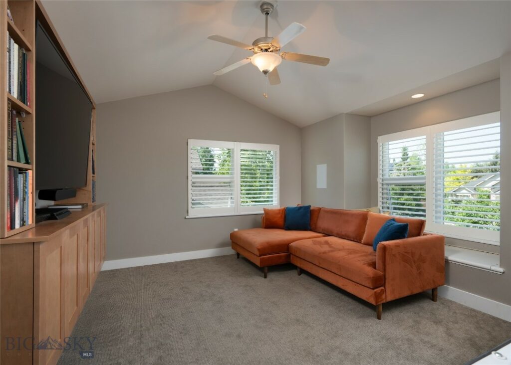 3214 Hillcrest Drive