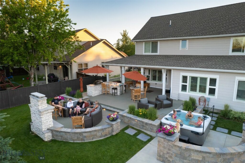 3214 Hillcrest Drive