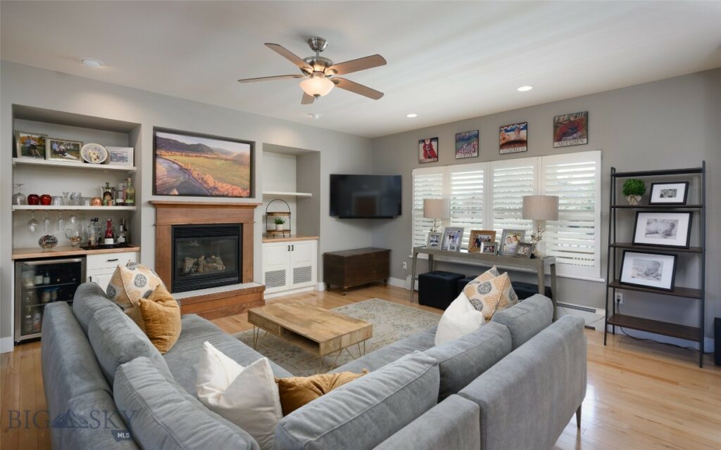 3214 Hillcrest Drive