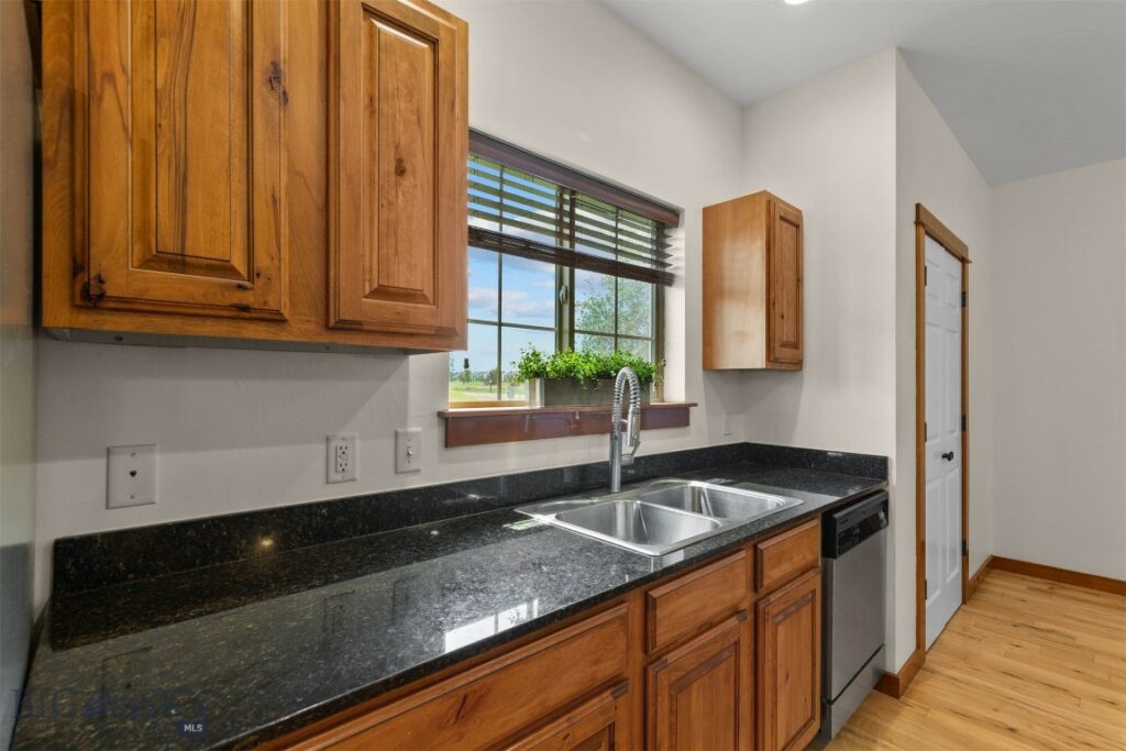 332 N Cottonwood Road