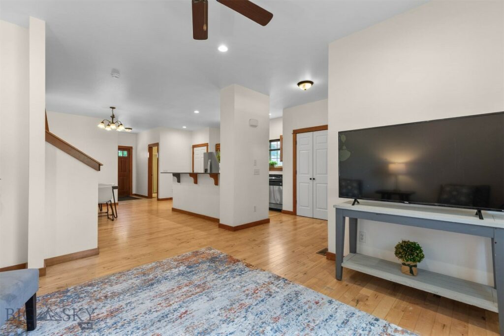 332 N Cottonwood Road