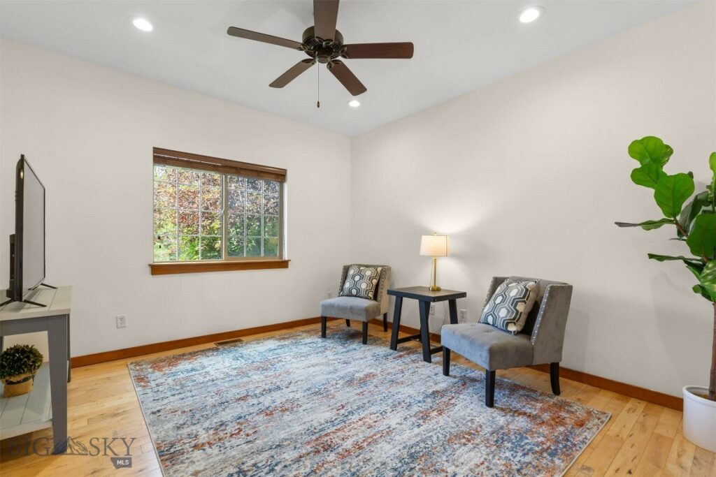 332 N Cottonwood Road