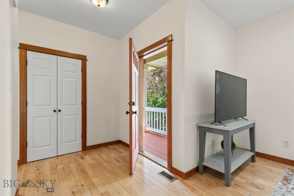 332 N Cottonwood Road