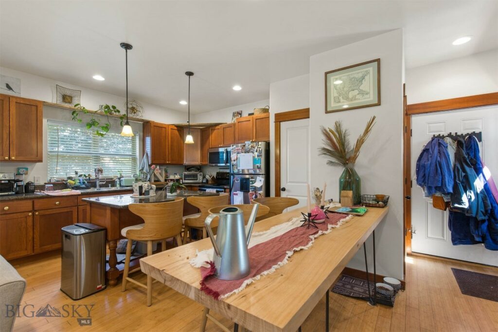 3335 N 27th