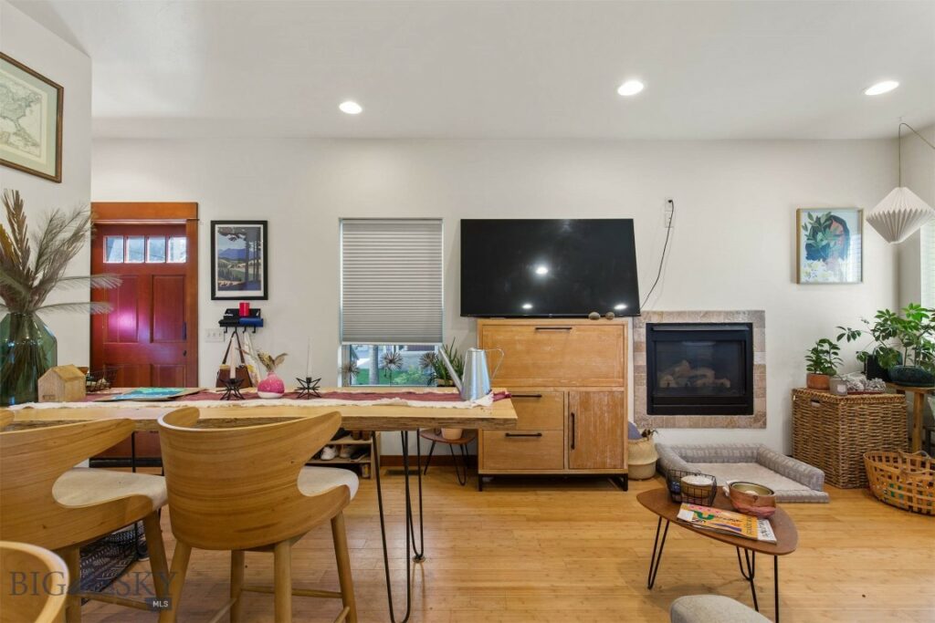 3335 N 27th