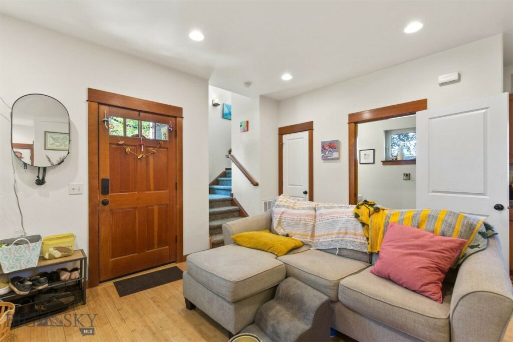 3335 N 27th