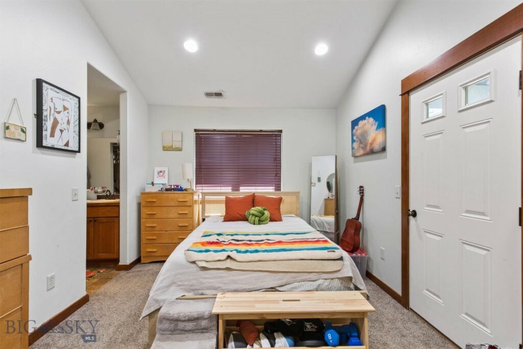 3335 N 27th