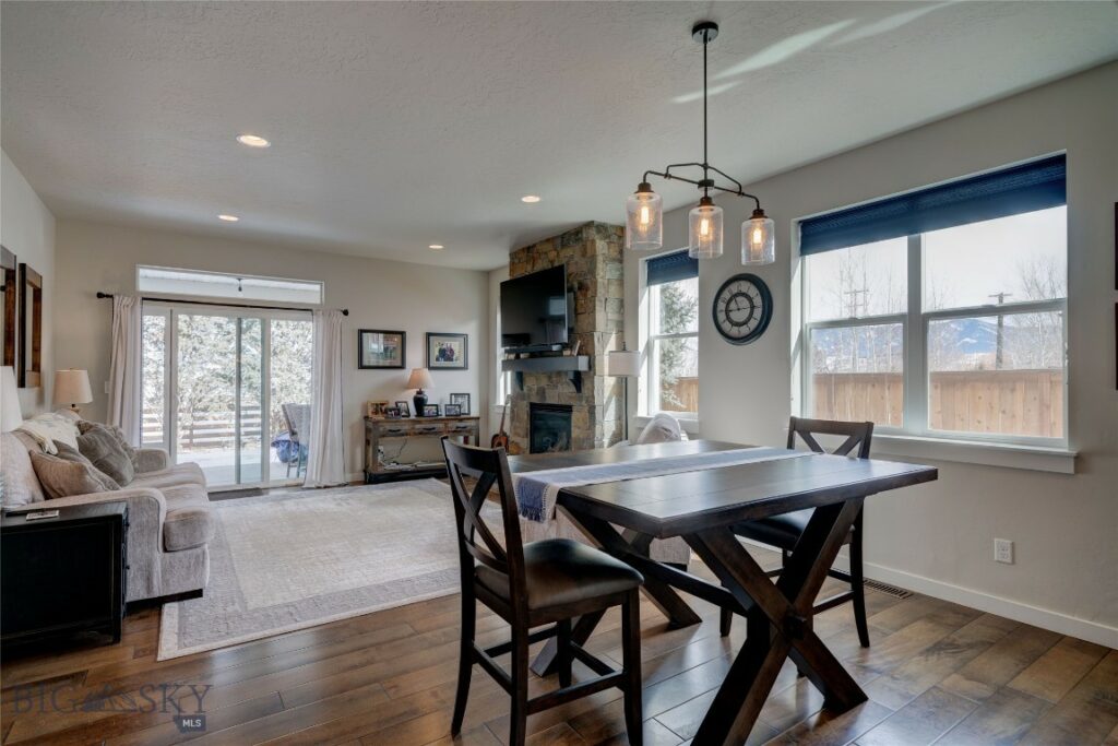3389 Lolo Way