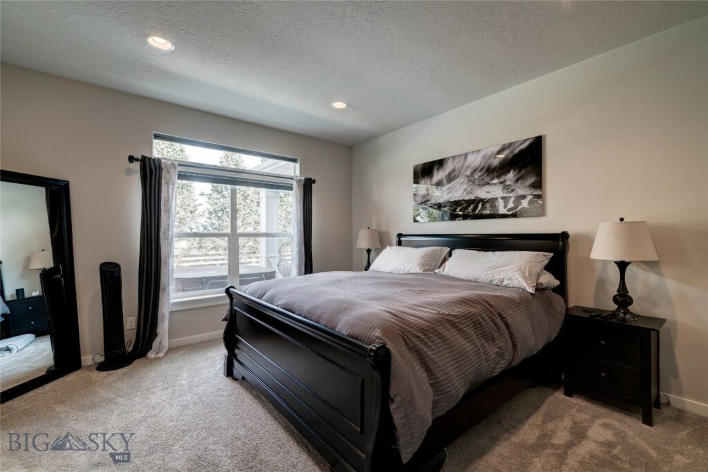 3389 Lolo Way