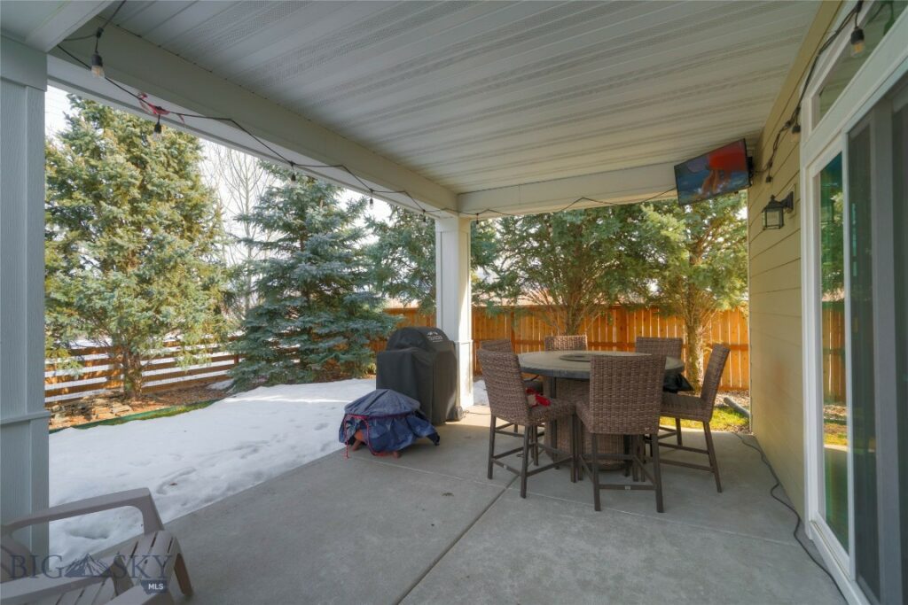 3389 Lolo Way
