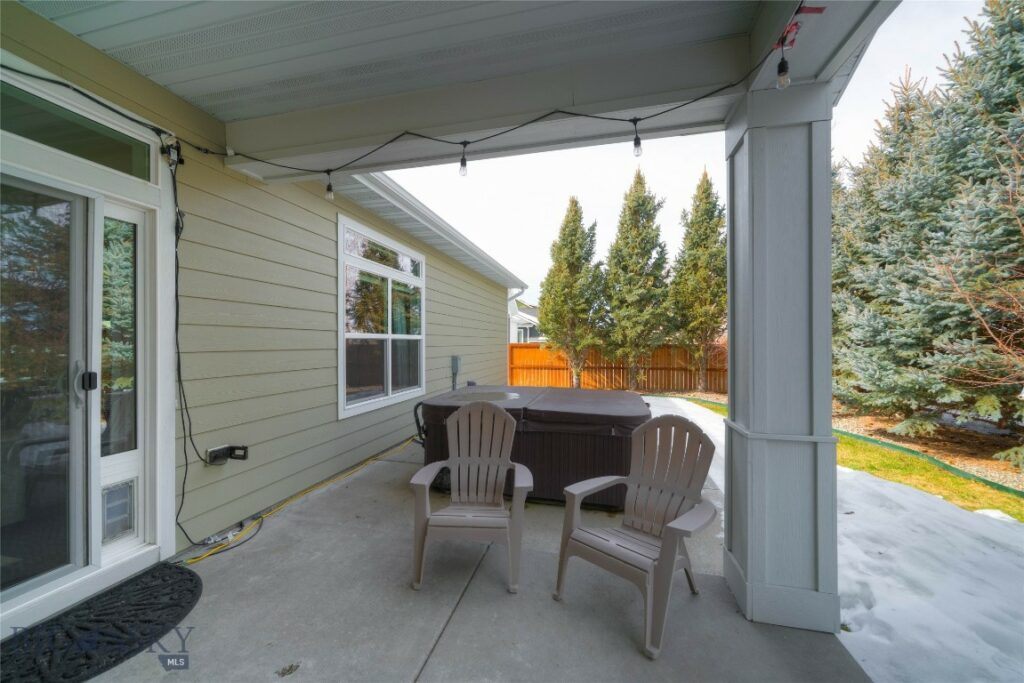 3389 Lolo Way