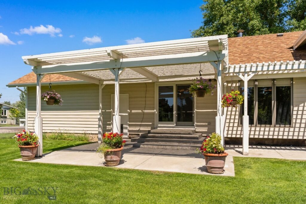 353 Sacajawea Peak Drive