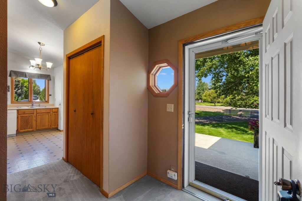 353 Sacajawea Peak Drive