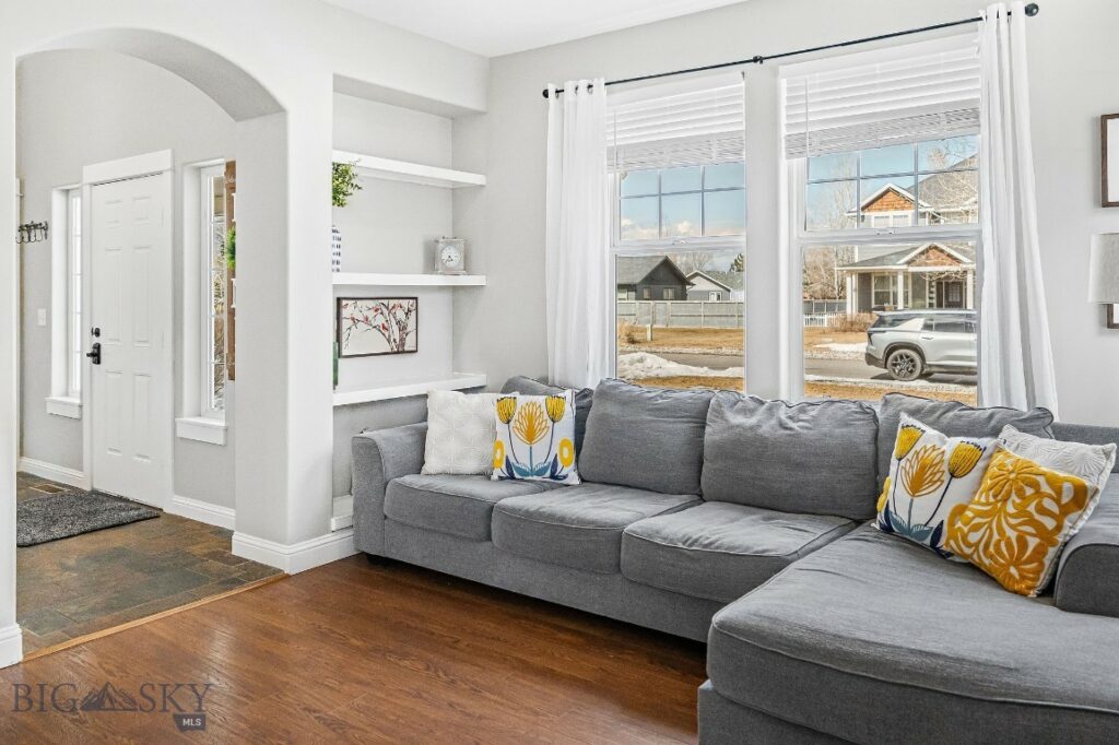 38 E Tobiano Trail