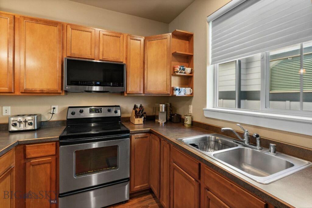 3825 Equestrian Lane