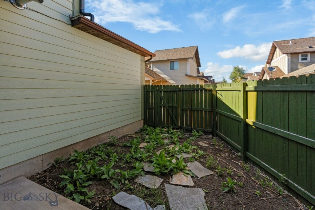 3825 Equestrian Lane